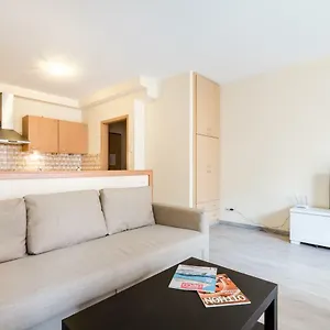 bpr-vivid-downtown-vibe-with-balcony.inbudapesthotels.com/