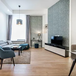 bpr-thrill-design-home-with-a-c.inbudapesthotels.com/